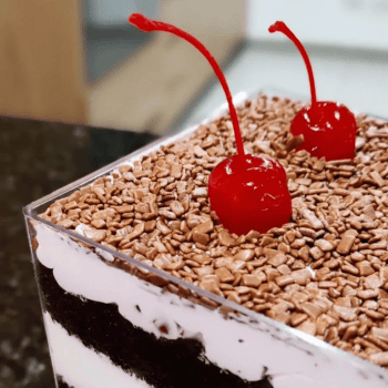 Curso Sobremesa na Caixa Floresta Negra e Guirlanda Brownie Natalina com Sicao 04/12/25 9h às 11h30